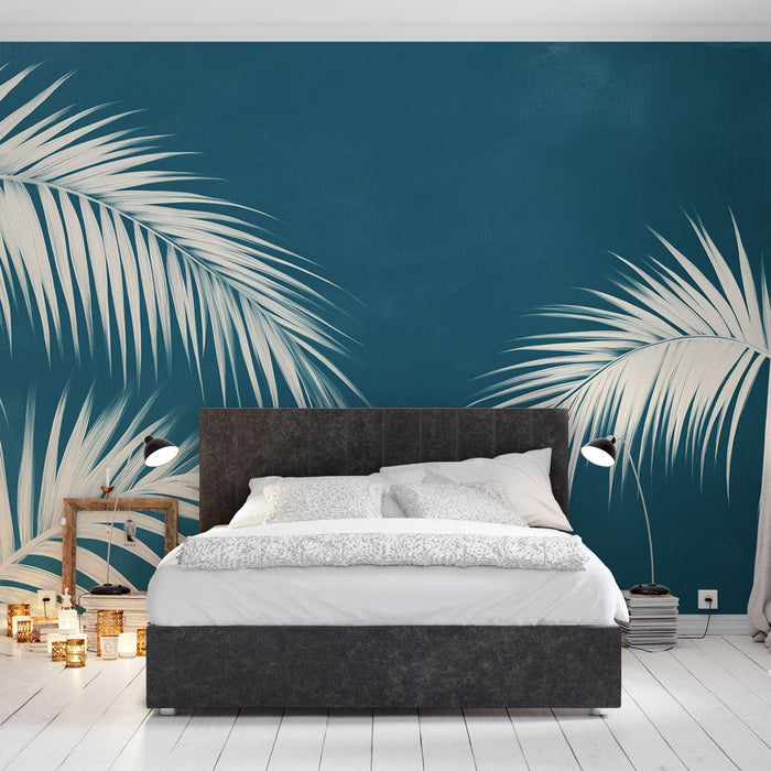 Muralna tapeta teal modra z listjem | Beli listi na teal modrem ozadju