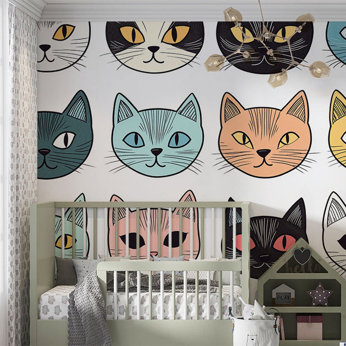Ταπετσαρία τοιχογραφίας γάτες | Πολύχρωμα πρόσωπα στυλιζαρισμένων γατών σε λευκό φόντο