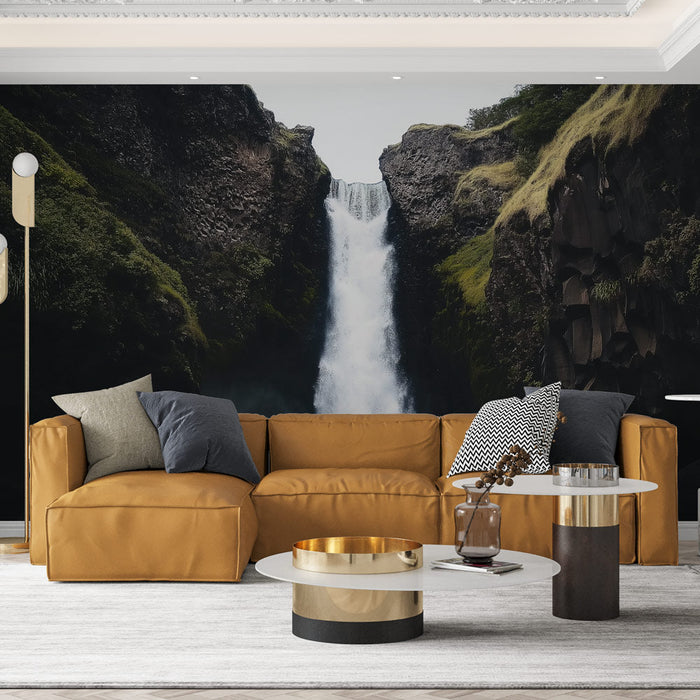 Fototapet vandfald | Majestætisk kaskade omgivet af frodige klipper