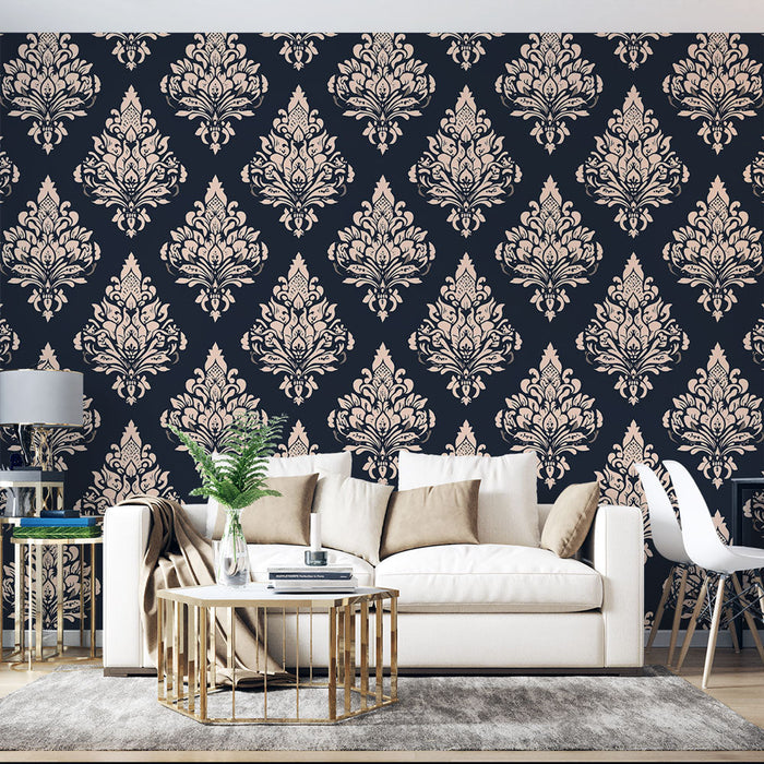 Papel de parede damasco | Padrão clássico de flores e folhas em um fundo escuro