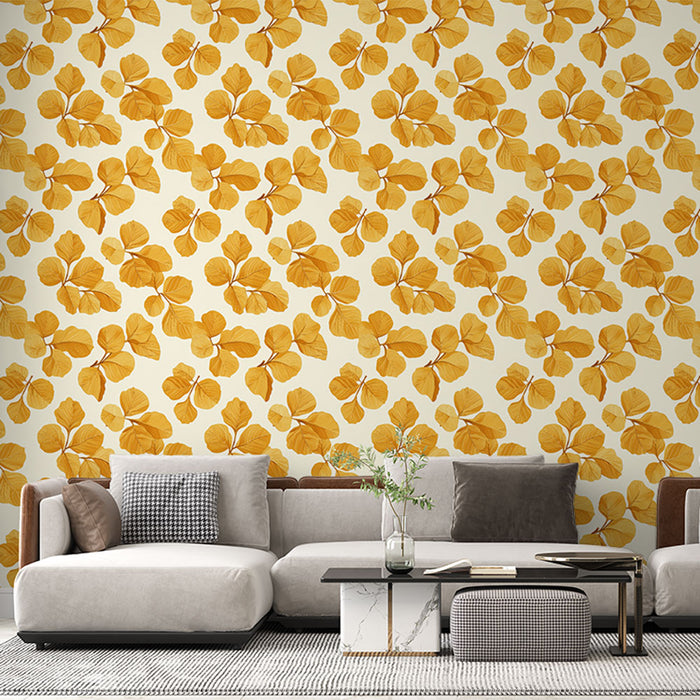 Tapetti kullan kultaisilla lehtikuvioilla | Keltaisia lehtikuvioita vaalealla taustalla