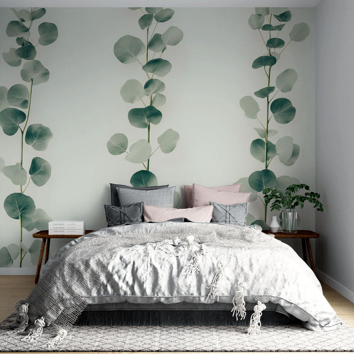 Carta da parati foglie di eucalipto | Motivo delicato di foglie verdi su sfondo chiaro