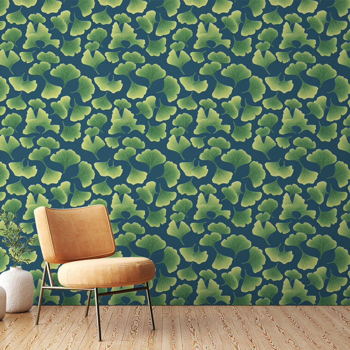 Tapete с гинкго листа | Живописен модел на гинкго листа върху дълбок син фон