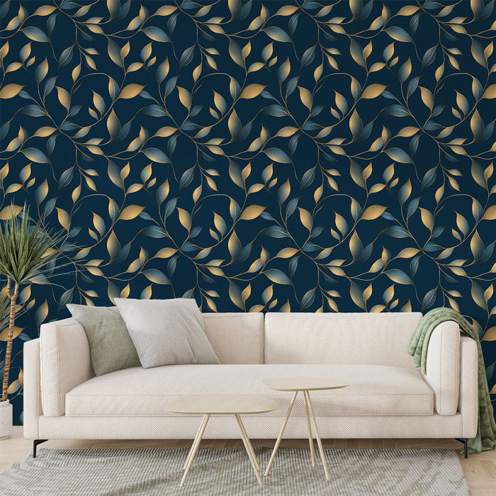 Tapete goldene Blätter | Elegantes Muster von Blättern mit goldenen Reflexen auf einem Mitternachtsblauen Hintergrund