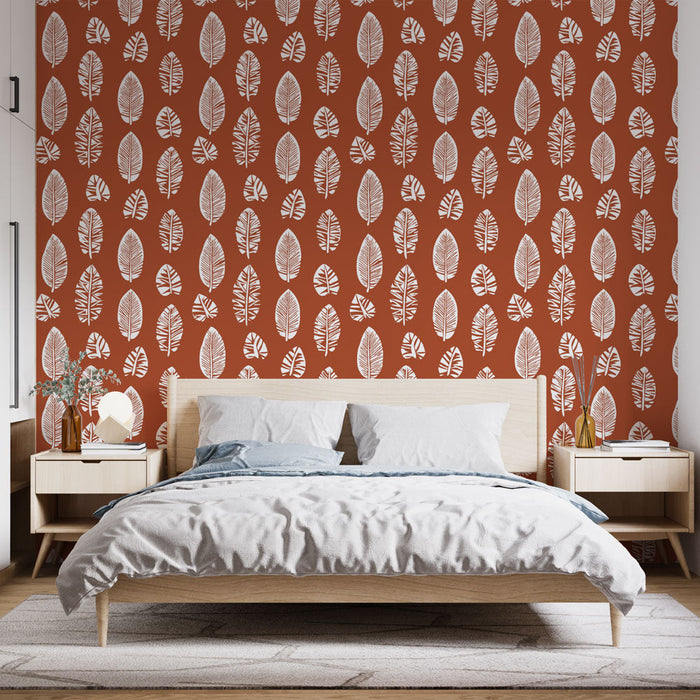 Tapeta liściowa | Białe wzory liści na czerwonym tle ziemi