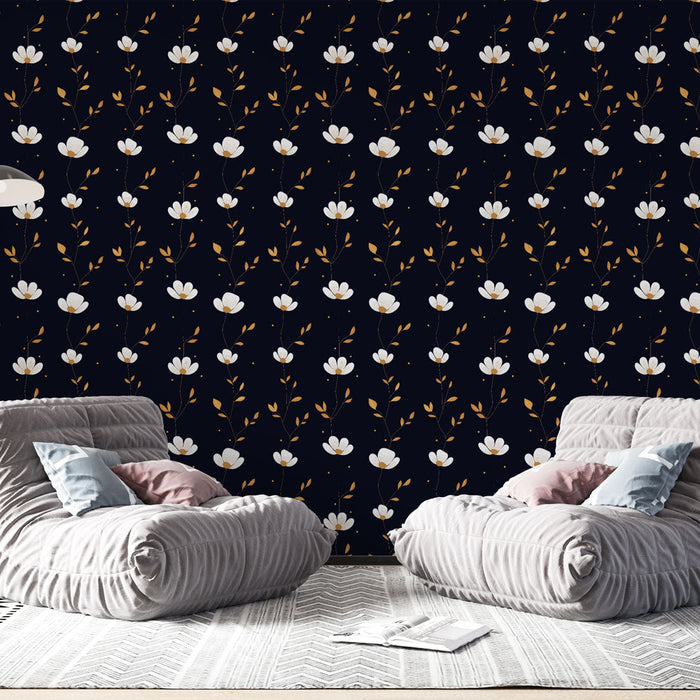 Papel de parede floral | Flores brancas em destaque em fundo preto com folhas douradas