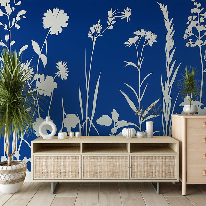 Tapetti valkoiset kukat | Hienovaraiset siluetit sinisellä taustalla