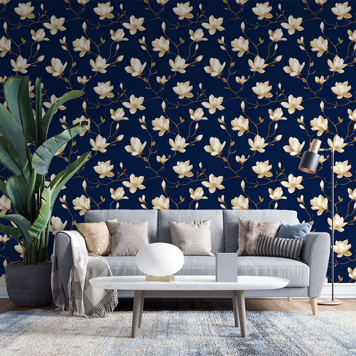 Fototapete Magnolienblumen | Zartes Motiv von Magnolienblumen auf einem Mitternachtsblauen Hintergrund