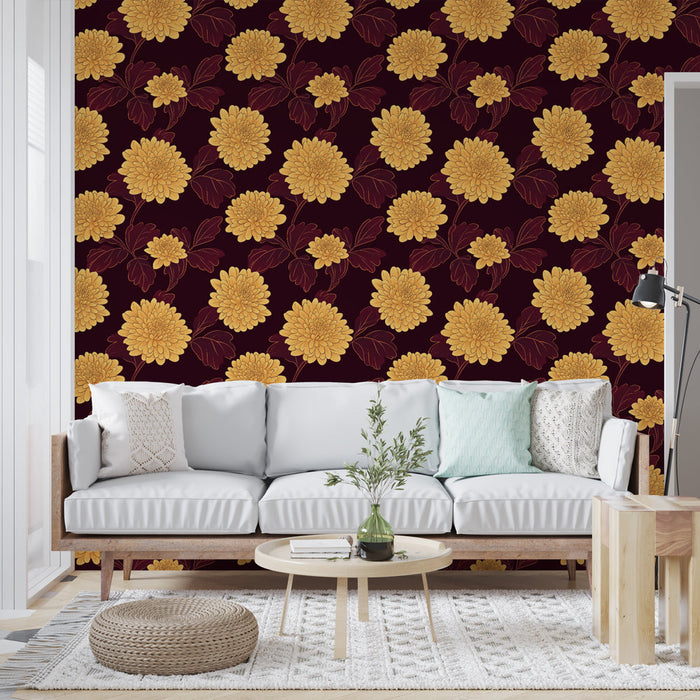 Tapete goldene Blumen | Chrysanthemenmuster auf burgunderfarbenem Hintergrund