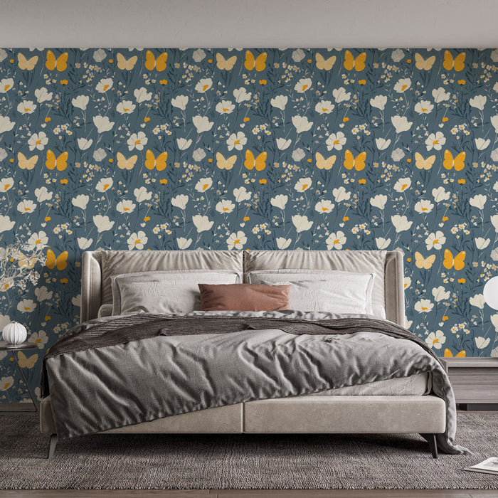 Blumenmuster-Tapete mit Schmetterlingen | Weiße und gelbe Blumenmuster auf blauem Hintergrund