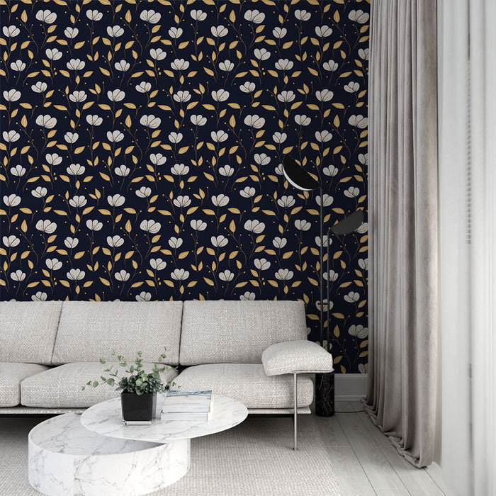 Tapete floral weiß und gold | Elegantes Design auf marineblauem Hintergrund
