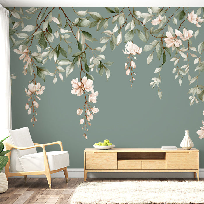 Zarif Çiçekli Duvar Kağıdı | Rahatlatıcı Yeşil Arka Plan Üzerine Asılı Çiçekler