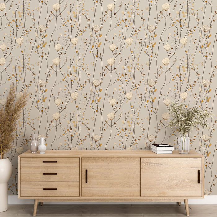 Zarte Blumentapete | Muster aus weißen Blumen und goldenen Zweigen auf neutralem Hintergrund