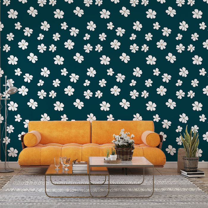 Tapete floral | Zarte weiße Blumen auf dunklem Hintergrund