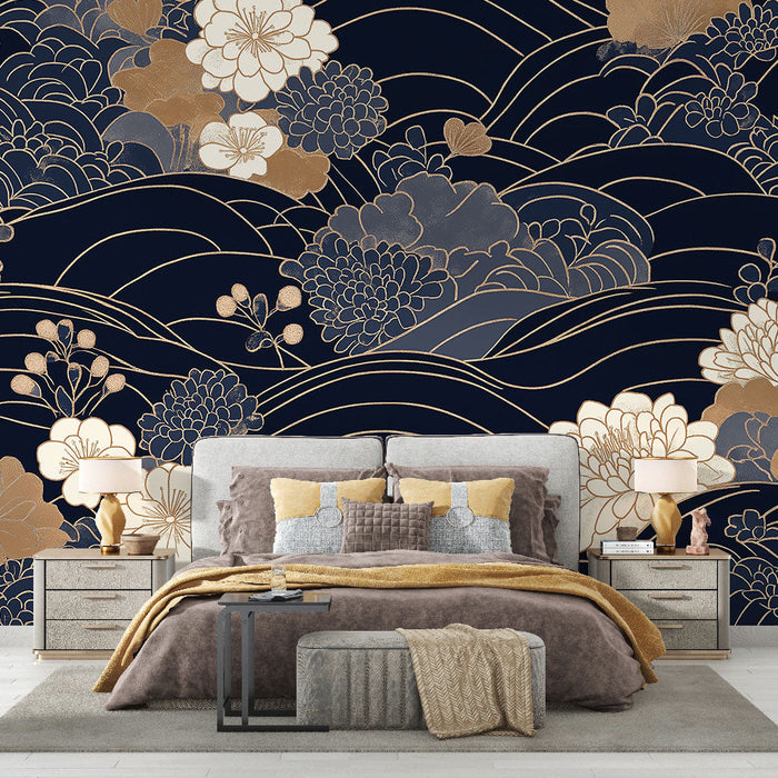 Papel de parede japonês floral | Padrões ondulados com flores delicadas e douradas em fundo azul-marinho
