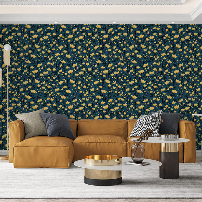 Tapetti kukkakuvioinen keltainen ja sininen | Herkkä kuvio keltaisista kukista keskiyön sinisellä taustalla
