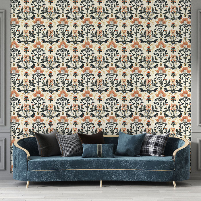 Papel de parede floral | Padrão luxuriante de flores cor-de-rosa e azul-marinho em um fundo creme