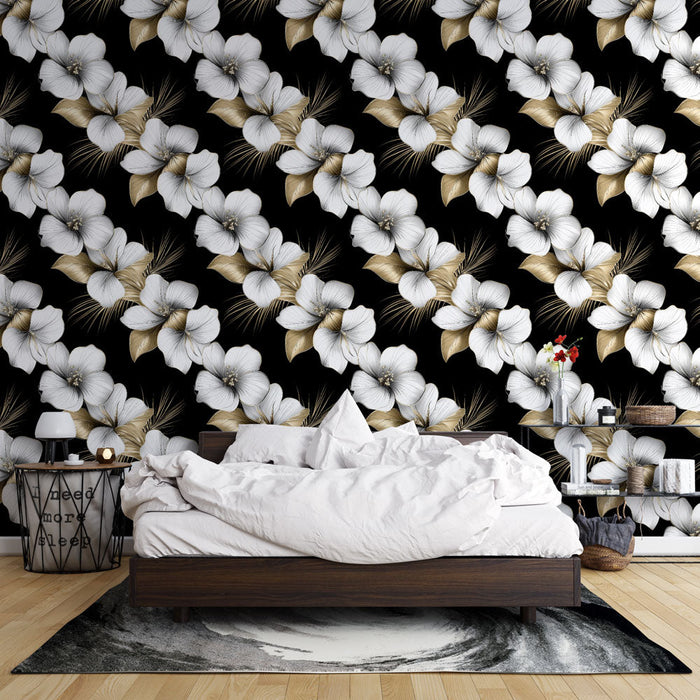 Papel pintado floral negro y dorado | Elegantes flores blancas sobre un fondo negro