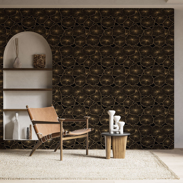Schwarze und goldene Blumentapete | Zarte Blumenmuster auf dunklem Hintergrund