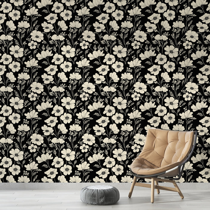 Cvjetni zidni papir na crnoj pozadini | Delikatni uzorci krem cvjetova
