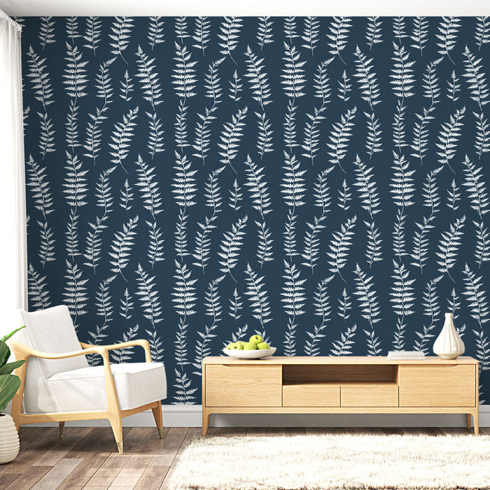 Tapeta z motywem paproci | Biały wzór paproci na tle północy niebieskiego tła
