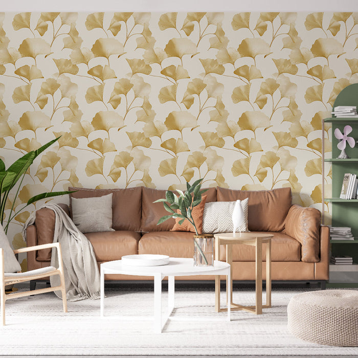 Papel de parede mural ginkgo dourado | Motivo elegante de folhas de ginkgo em um fundo claro