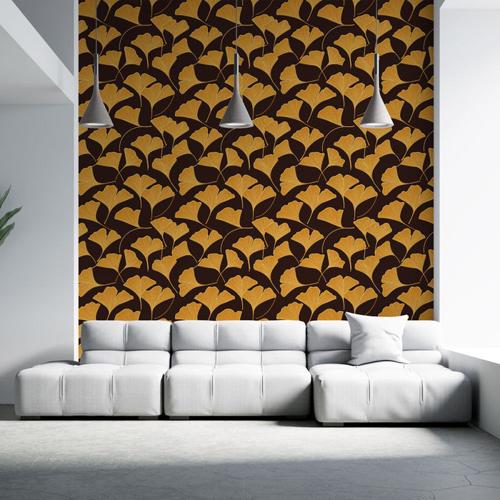 Tapet cu ginkgo | Motiv elegant de frunze aurii de ginkgo pe un fundal maro