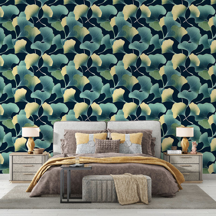 Tapet mural ginkgo | Modele de frunze de ginkgo in nuante linistitoare pe un fundal inchis