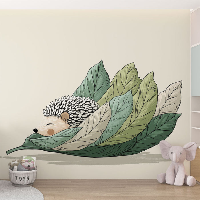 Fototapet jež | Simpatični jež umotan u nježno lišće