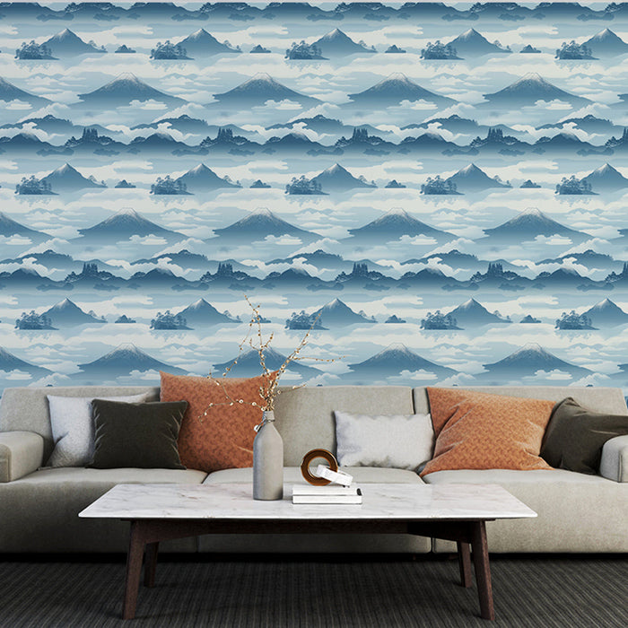 Tapete blaue Berge | Friedliche Landschaft von Bergen, die in Wolken gehüllt sind