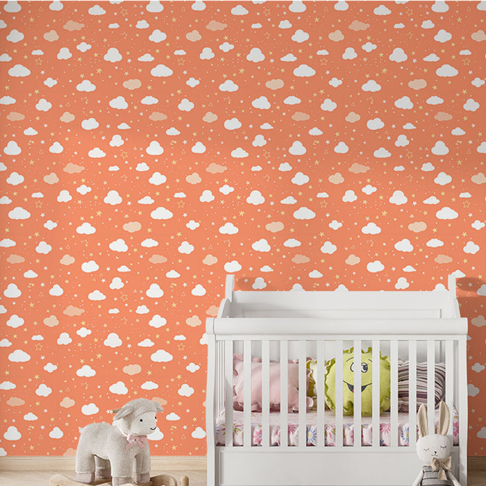 Papel de parede nuvens e estrelas | Padrão lúdico de nuvens brancas em um fundo coral