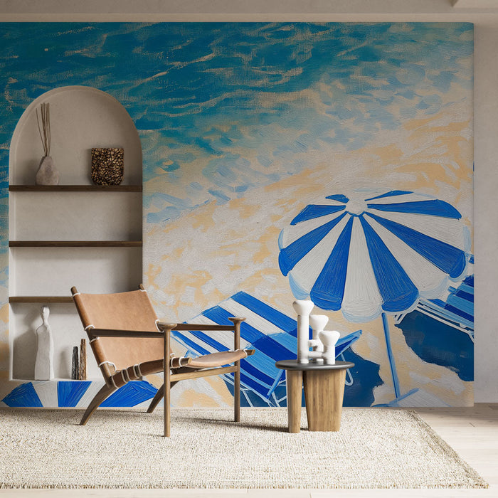 Tapetti aurinkoinen ranta | Sinivalkoisia aurinkotuoleja ja aurinkovarjoja kultaisella rannalla