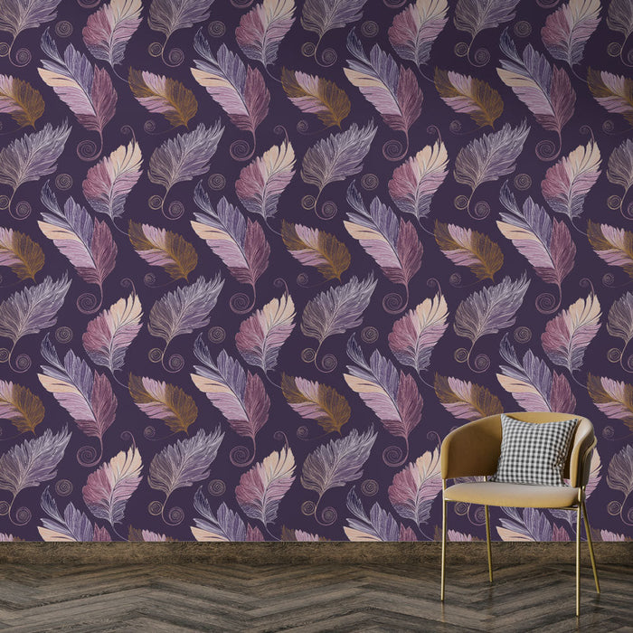 Tapet cu pene colorate | Model elegant de pene pe un fundal mov