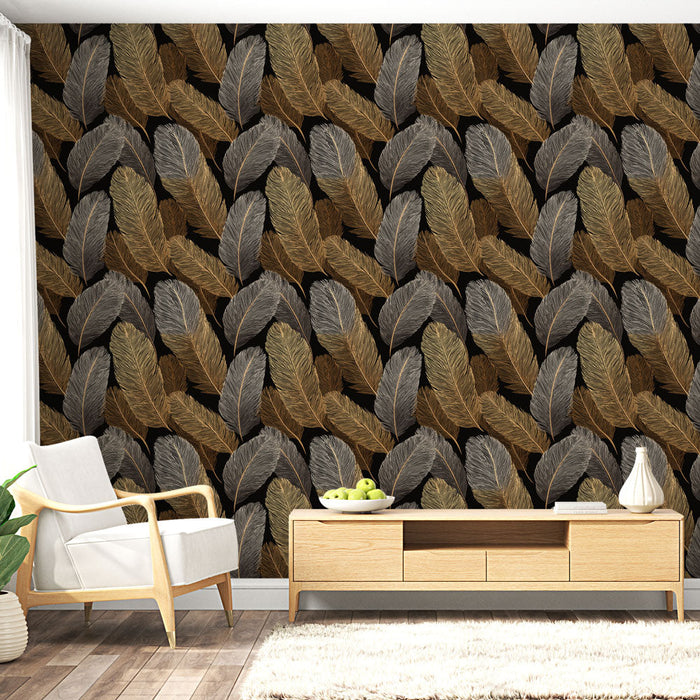 Tapeta z zlatimi in sivimi peresi | Eleganten vzorec perja na črnem ozadju