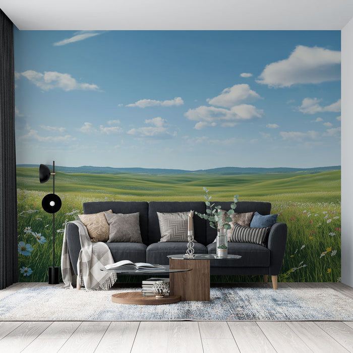 Carta da parati prateria | Un campo di fiori selvatici sotto un cielo soleggiato