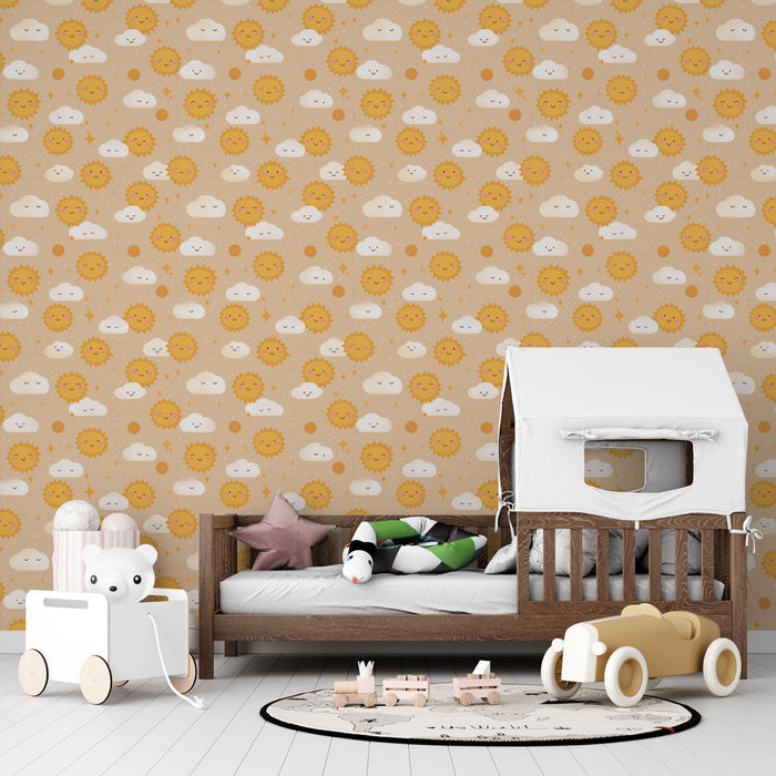 Tapetti aurinko ja pilvet | Iloinen kuvio hymyilevistä auringoista ja pehmeistä pilvistä