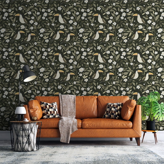 Fototapet tukan och blommor | Färgstarkt mönster av tukaner och vita blommor på en mörk bakgrund