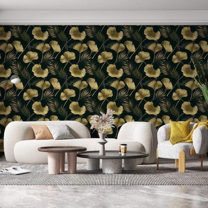 Fototapet tropiskt guld | Mönster av ginkgoblad och palmer på svart bakgrund