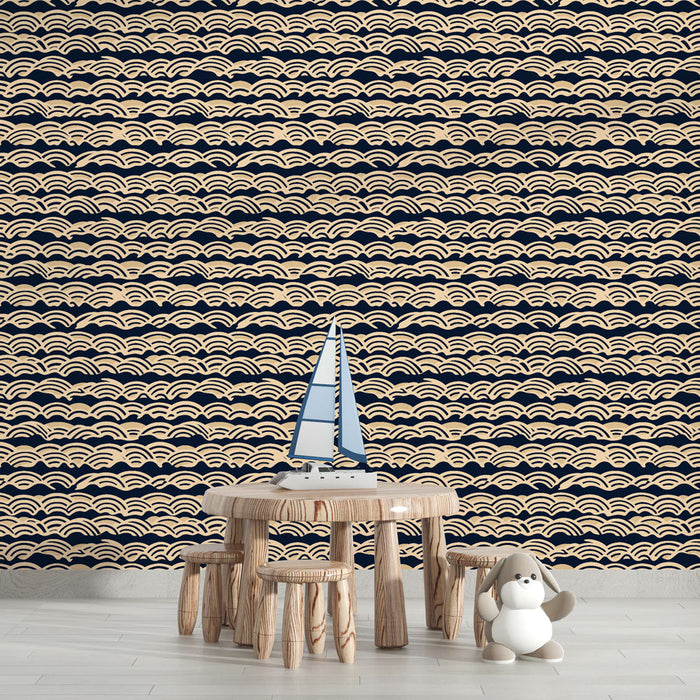 Tapeta se stylizovanými vlnami | Vlnitý vzor v béžové barvě na tmavě modrém pozadí