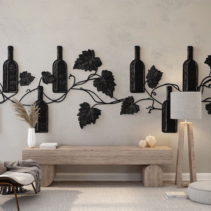 Tapeta vino | Crni metalni elementi s bocama i vinovom lozom