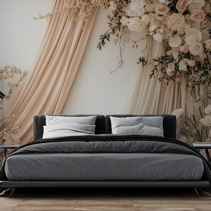 Drapierte Blumen-Tapete | Eleganz in Blumen und Stoff
